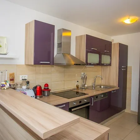 Mia Leona Apartment