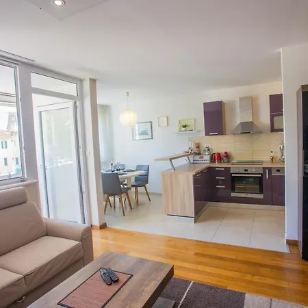Mia Leona Apartment